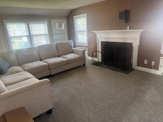 26 Jefferson St, Unit 2nd Floor in Glen Cove, NY - Building Photo - Building Photo