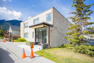 117 Beaver St in Banff, AB - Building Photo