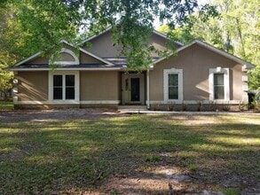 9055 Foxwood Dr S in Tallahassee, FL - Foto de edificio - Building Photo