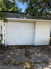 1542 E 256th St in Euclid, OH - Building Photo - Building Photo