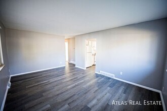 16232 W 13th Ave in Golden, CO - Foto de edificio - Building Photo