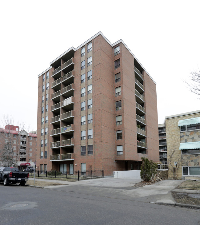 Dunhill Estates in Calgary, AB - Building Photo - Building Photo