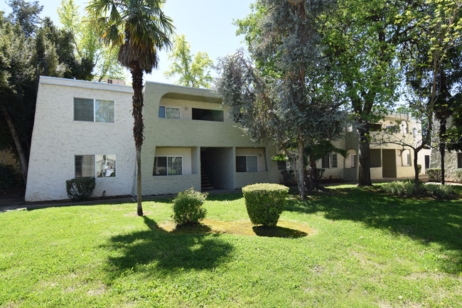 Echo Palms in Redding, CA - Building Photo - Building Photo