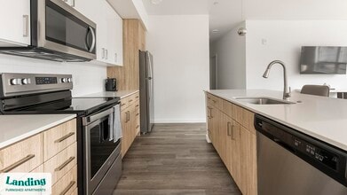 1055 N Anchor Way in Portland, OR - Building Photo - Building Photo