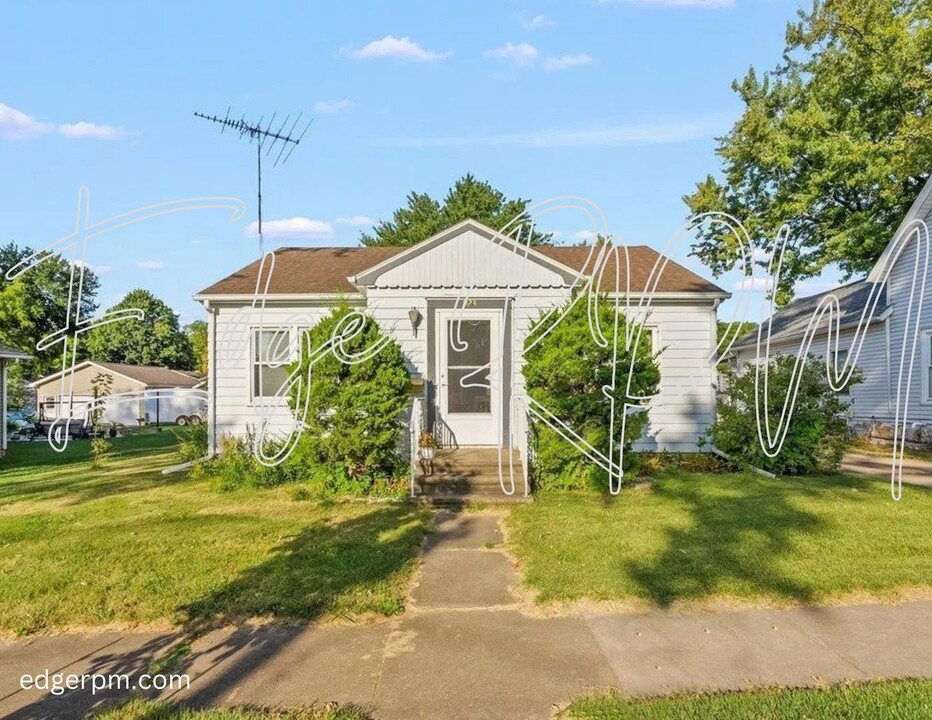 923 2nd St NW in Waverly, IA - Building Photo