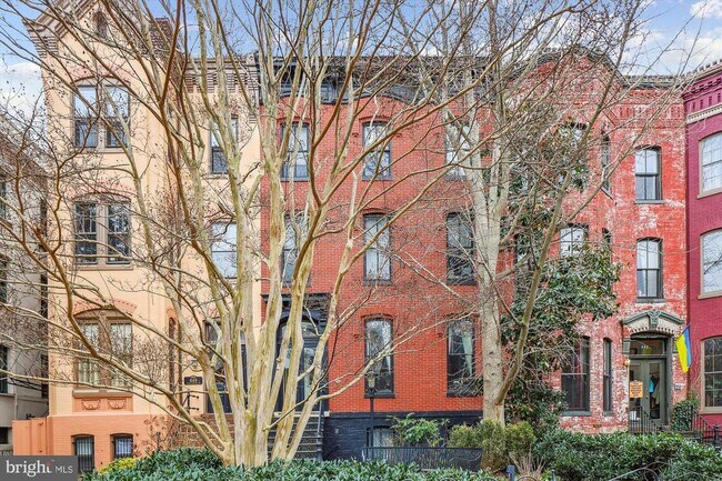 647 E Capitol St SE in Washington, DC - Building Photo - Building Photo