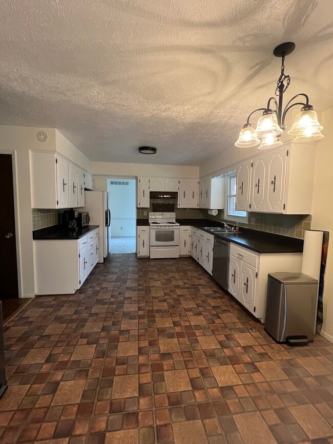 121 S Regency Dr in Bloomington, IL - Building Photo - Building Photo