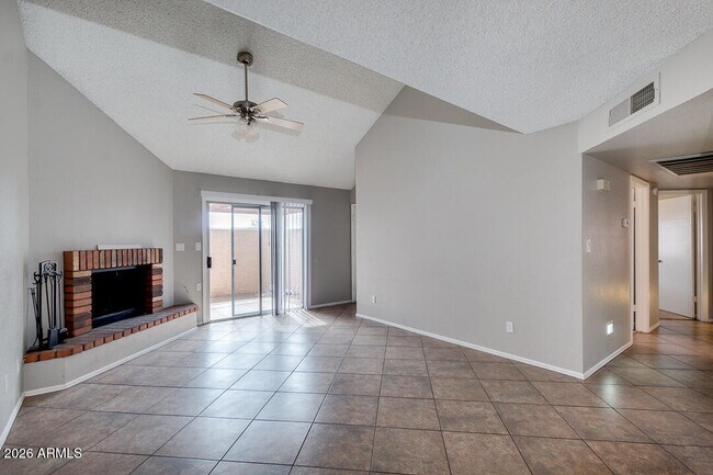 2145 E Center Ln in Tempe, AZ - Building Photo - Building Photo