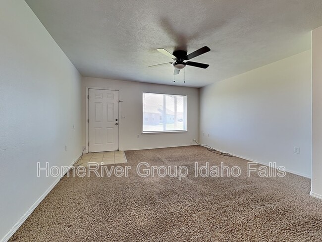 3180 Chasewood Dr in Ammon, ID - Building Photo - Building Photo