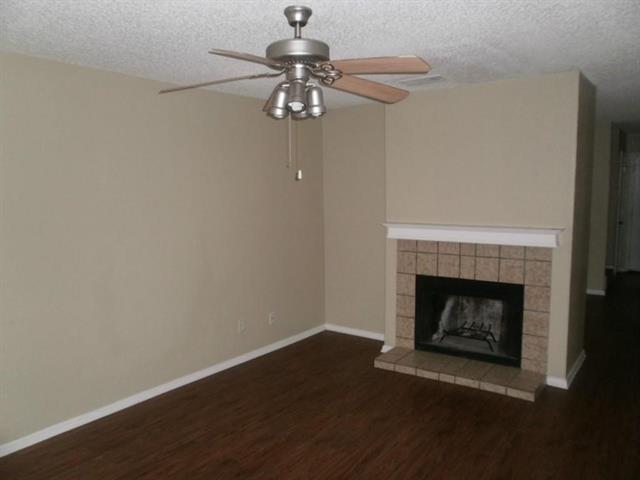 2702 Parkchester Dr in Arlington, TX - Building Photo - Building Photo