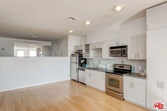 3810 Wilshire Blvd in Los Angeles, CA - Building Photo - Building Photo