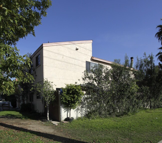 2250 Pamela Ln in Costa Mesa, CA - Building Photo - Building Photo