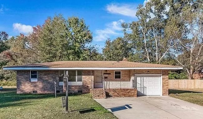 2600 W Weaver Rd in Hampton, VA - Building Photo - Building Photo