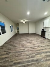 6006 Cougar Trl in Bakersfield, CA - Foto de edificio - Building Photo