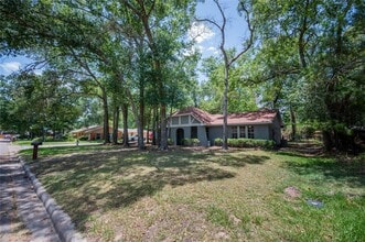 201 S Ridgeway Dr in Conroe, TX - Building Photo - Building Photo