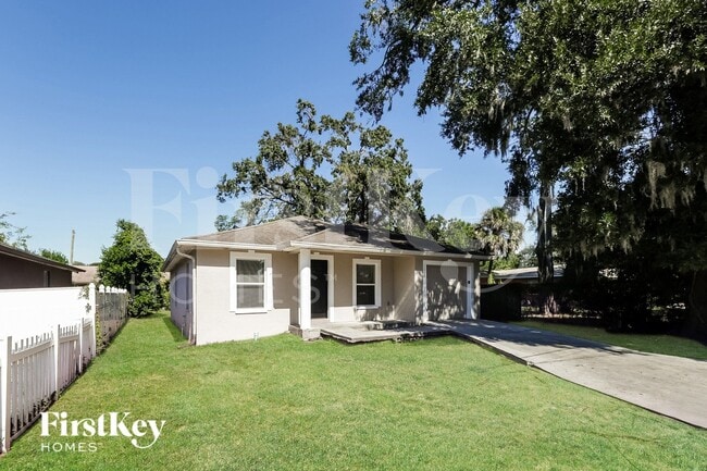 1212 E 108th Ave in Tampa, FL - Foto de edificio - Building Photo