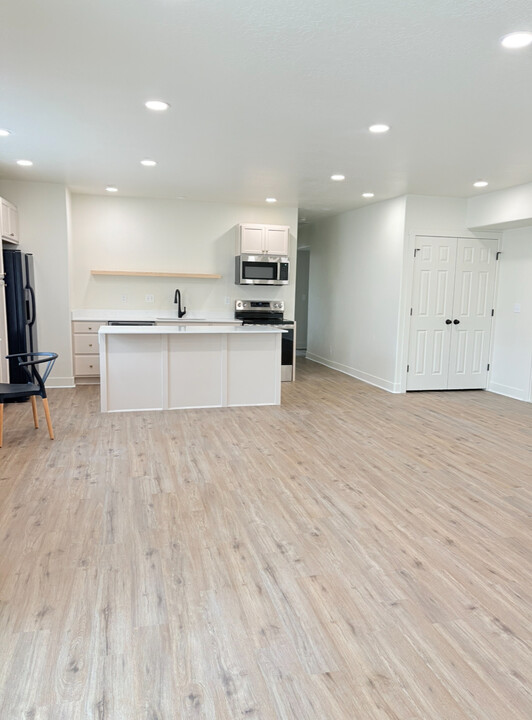 754 Pine View Dr in Saratoga Springs, UT - Building Photo