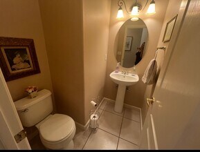 2455 E Marquise Ct in Fresno, CA - Building Photo - Building Photo