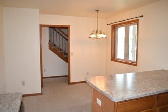 1121 Union Rd in Oregon, WI - Foto de edificio - Building Photo