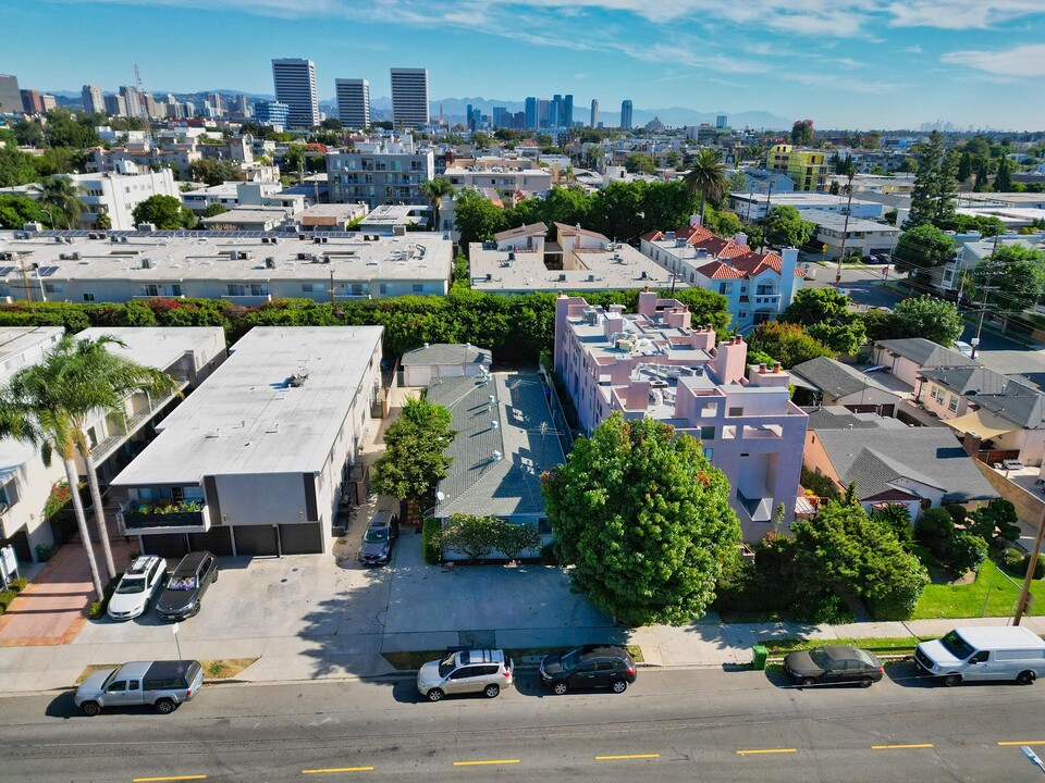 1734 S Barrington Ave in Los Angeles, CA - Building Photo