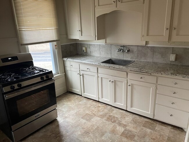 701 S Bluff Blvd in Clinton, IA - Building Photo - Building Photo