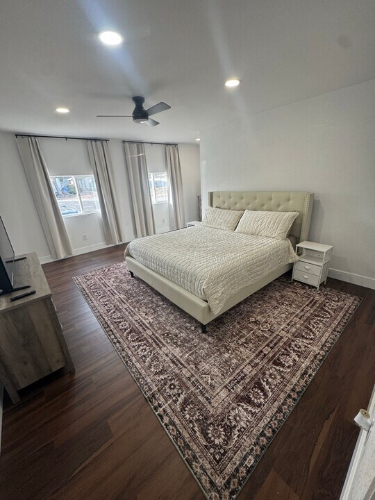 2328 N Bristol View Ct in Las Vegas, NV - Building Photo