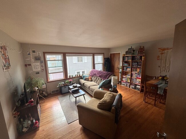 1208 Erin St, Unit B in Madison, WI - Building Photo - Building Photo
