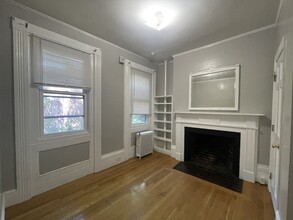 5 Champney Pl, Unit 1 in Boston, MA - Building Photo - Building Photo