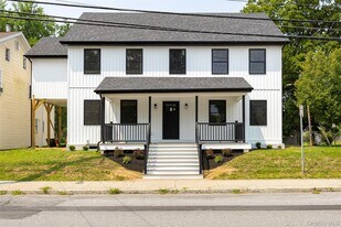 7441 S Broadway in Red Hook, NY - Building Photo