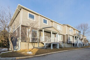 254 Regal Pk NE in Calgary, AB - Building Photo