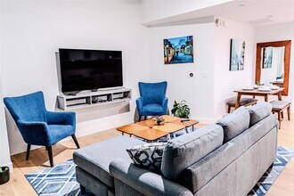 70 Rainey St in Austin, TX - Building Photo - Building Photo
