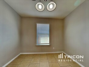 8147 Steep Valley in Converse, TX - Foto de edificio - Building Photo