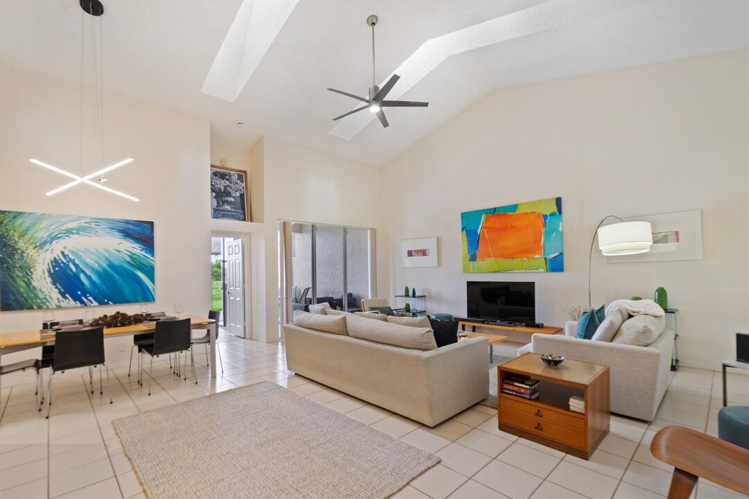 1302 Mahogany Pl in Palm Beach Gardens, FL - Building Photo