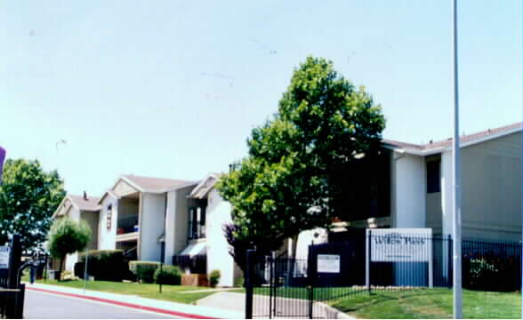 Mission Bay Apartments in Pittsburg, CA - Foto de edificio - Building Photo