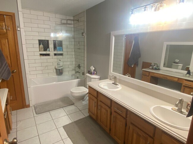 1565 Waterloo Ave in St. Paul, MN - Building Photo - Building Photo