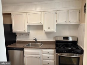 6617 E Wakefield Dr, Unit B2 in Alexandria, VA - Foto de edificio - Building Photo