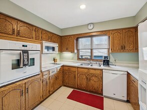 1803 Chestnut Dr in Hudson, WI - Foto de edificio - Building Photo