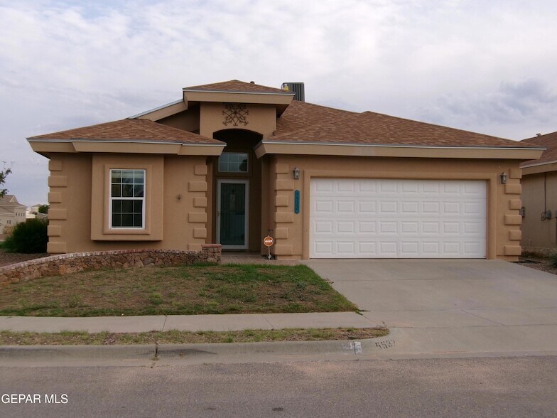 5532 Ignacio Frias Dr in El Paso, TX - Building Photo
