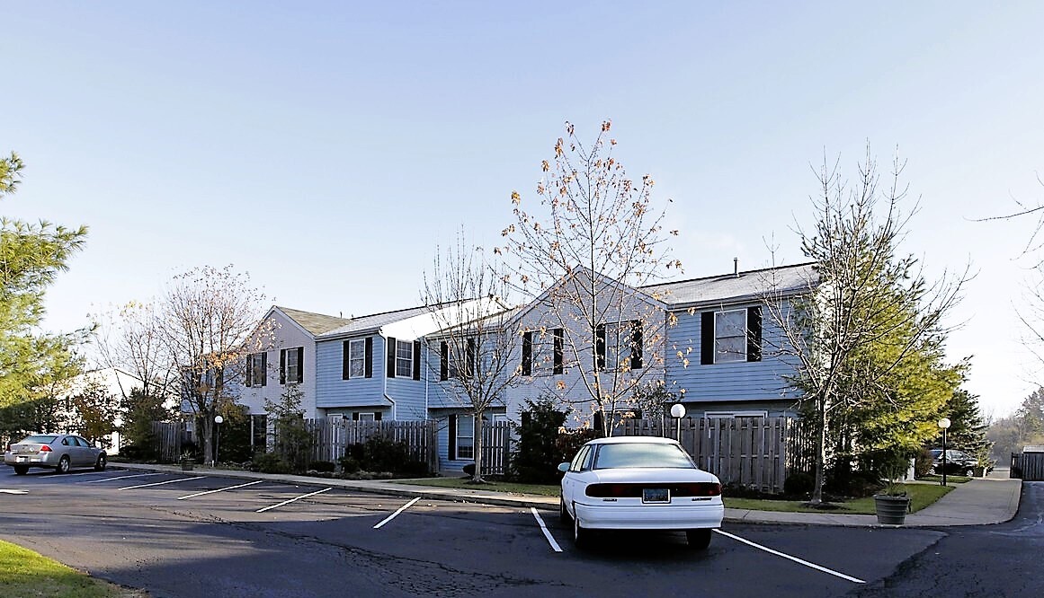 410 Waterside Ave in Canal Fulton, OH - Building Photo