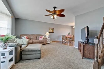 1595 Oregon Trl in Elk Grove Village, IL - Building Photo - Building Photo