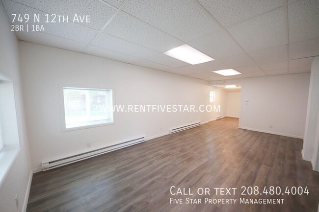 749 N 12th Ave in Pocatello, ID - Foto de edificio - Building Photo