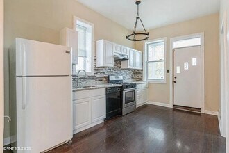 4823 S Indiana Ave in Chicago, IL - Building Photo - Building Photo