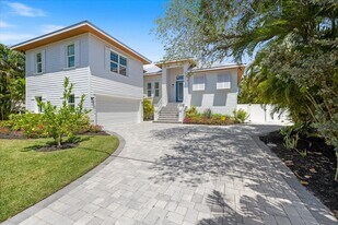 3919 Roberts Point Rd in Sarasota, FL - Building Photo