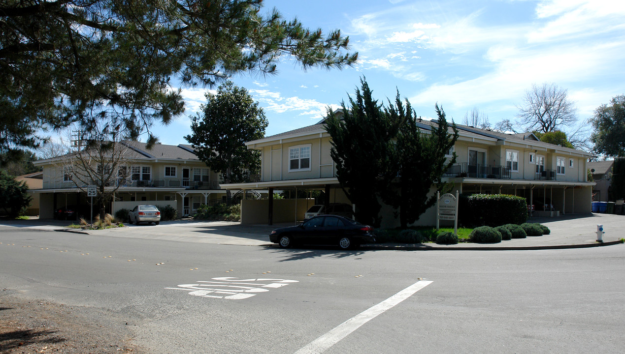 1550 Terrace Way in Santa Rosa, CA - Foto de edificio