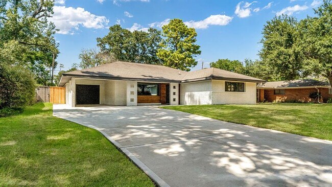 6414 Woodbrook Ln in Houston, TX - Building Photo - Building Photo