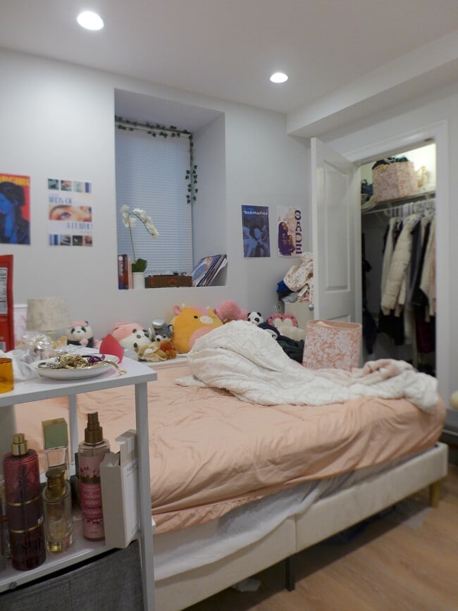 726 Parker St in Boston, MA - Foto de edificio - Building Photo