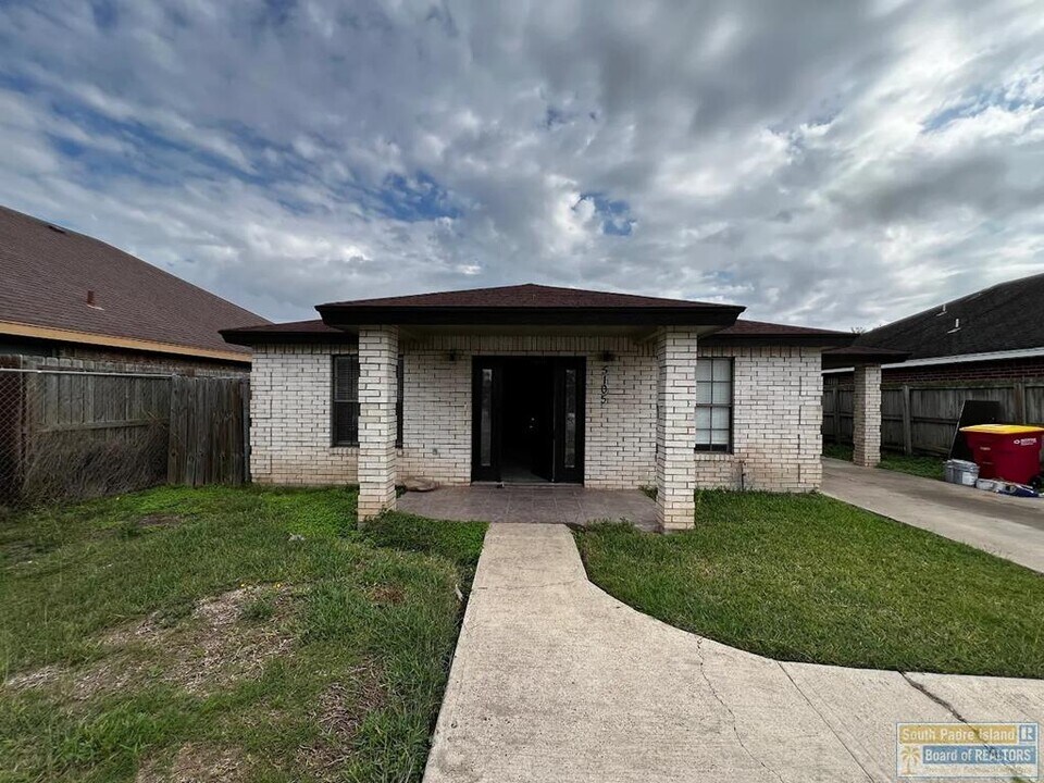 5105 Villa Bonita St in Brownsville, TX - Building Photo