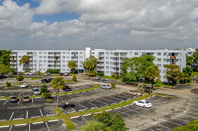 Boardwalk at Inverrary in Sunrise, FL - Building Photo - Building Photo