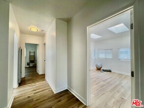 1217 N Virgil Ave in Los Angeles, CA - Building Photo - Building Photo