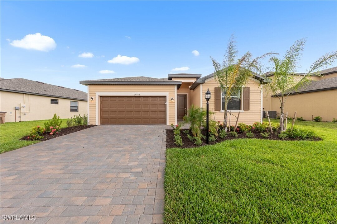 14955 Palamos Cir in Ft. Myers, FL - Building Photo